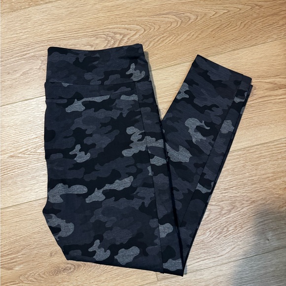 Cabi Womens ATC Leggings Side Pocket 7/8 Green Camo XL - Picture 2 of 9